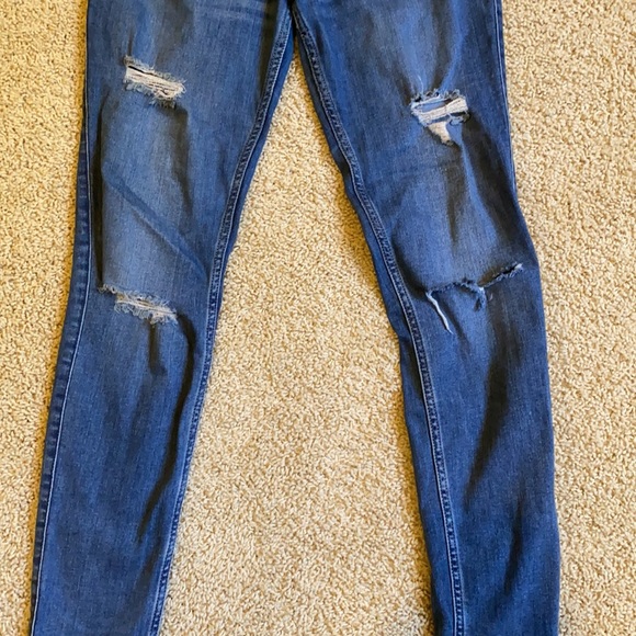 HOLLISTER juniors/women size 11R ULTRA HIGH RISE SUPER SKINNY JEANS. Rips/holes - Picture 2 of 15